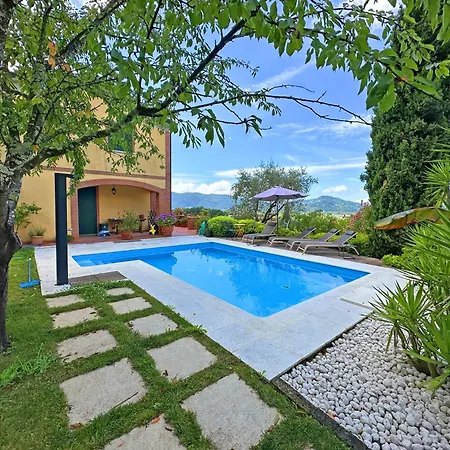 Camilla 10 Pax By Villasretreats Sarzana