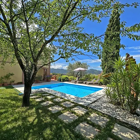 Villa Camilla 10 Pax By Villasretreats Sarzana