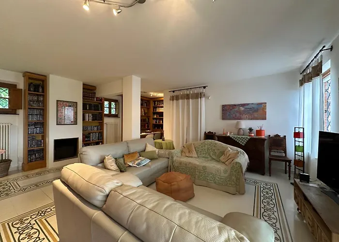 Camilla 10 Pax By Villasretreats Sarzana