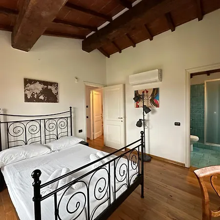 Camilla 10 Pax By Villasretreats Sarzana